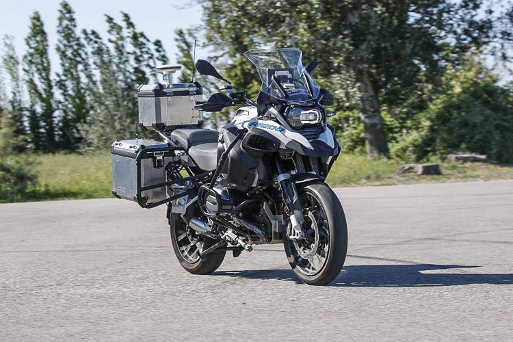 BMW Motorrad là thương hiệu môtô luôn đi đầu trong việc sử dụng các công nghệ hiện đại tích hợp trên những chiếc xe máy, bằng chứng là từ những chiếc xe có đời 198x thì những chiếc xe của hãng đã được tích hợp từ bộ phun xăng điện tử FI cho đến hệ thống phanh ABS.