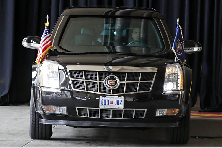 Ngoài việc phòng thủ, khả năng tấn công của The Beast 2.0 cũng rất đáng nể với các hộc lưu trữ súng tự động, sung phóng lựu dành cho mật vụ bảo vệ tổng thống để sẵn bên trong. Giá xe The Beast 2.0 có mức khoảng 1,5 triệu USD (tương đương 35 tỷ đồng) nhưng chi phí để phát triển nghiên cứu lên đến 16 triệu USD (tương đương hơn 360 tỷ đồng).