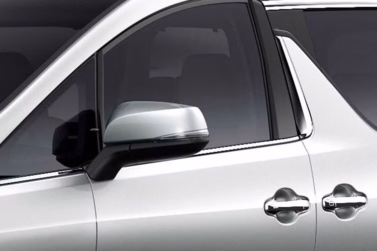 Có thể khẳng định Motor1.com đã bê nguyên thiết kế phần đầu xe (lưới tản nhiệt, đèn pha, cụm đèn sương mù) của dòng LX 570 lên mẫu minivan này và bao gồm cả thiết kế mâm, nhằm đưa ra bản phát thảo cho chúng ta hình dung về một mẫu minivan sang trọng của Lexus sắp tới sẽ trông như thế nào, ít nhất là ngay lúc này khi nó còn chưa được giới thiệu. 