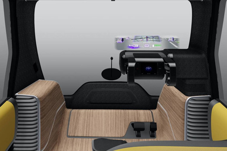 Theo Toyota, mẫu xe ôtô điện 2 chỗ BEV có tầm hoạt động 100 km và vận tốc tối đa 60 km/h, bán kinh góc cua rất nhỏ giúp xe có khả năng di chuyển linh hoạt trên những con đường nhỏ hẹp trong nội đô. Về mặt phong cách, hiển nhiên sự nhỏ gọn của Toyota BEV khiến nhiều người liên tưởng đến mẫu xe điện Smart ForTwo.