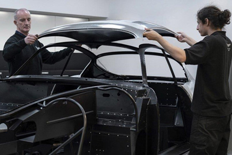 Việc sản xuất siêu xe Aston Martin DB4 GT Zagato Continuation được thực hiện ở Heritage Division tại Newport Pagnell, Buckinghamshire, Anh. Cũng như siêu xe đời đầu, DB4 GT Zagato Continuation được làm thủ công bởi đội ngũ thợ lành nghề nhất trong ngành cơ khí.