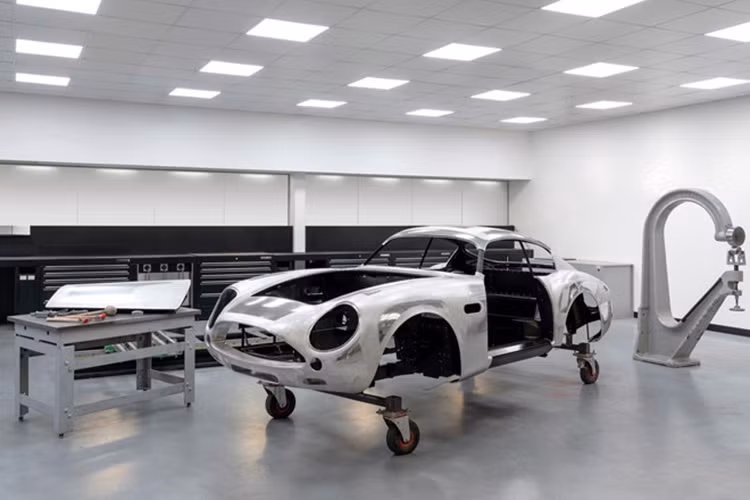 DBS GT Zagato bản đặc biệt được thiết kế đặc biệt, với động cơ V12 5.0L cho công suất 715 mã lực và mô-men xoắn 900 Nm. Sức mạnh này truyền tới trục bánh sau qua hộp số tự động 8 cấp. Xe tăng tốc 0-100 km/h trong 3,4 giây, tốc độ tối đa 339 km/h.