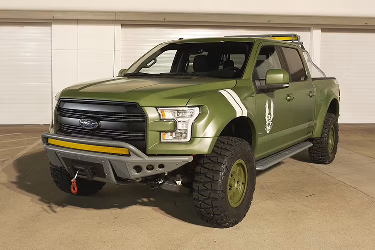Halo Sandcat thực chất là một chiếc Ford F-150 Lariat SuperCrew 4×4 với động cơ EcoBoost V6, xe được "lên đời" với bộ body kit đặc biệt và hàng loạt các nâng cấp đáng giá. 