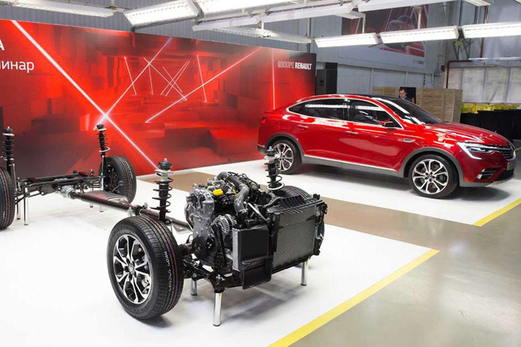 Tuy là xe giá rẻ nhưng Renault Arkana 2019 cũng không thiếu trang bị an toàn hiện đại. Cụ thể, xe được trang bị camera 360 độ và hệ thống phát hiện điểm mù cùng những kết nối hiện đại đến từ hãng xe Pháp Renault.