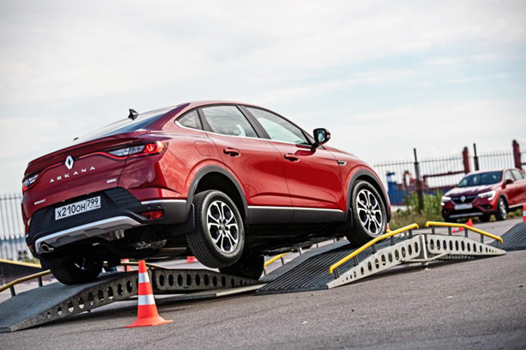 Theo kế hoạch, Arkana 2019 sẽ được lắp ráp tại nhà máy của Renault ở thủ đô Moscow, Nga. Hãng Renault khẳng định Arkana 2019 được thiết kế phù hợp với điều kiện đường sá và thời tiết tại nhiều khu vực khác nhau của Nga nhờ gầm cao cũng như hành trình hệ thống treo dài.