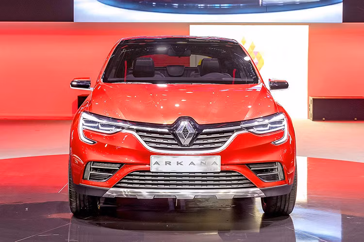 Bỏ ra số tiền sở hữu bản cao cấp nhất, khách hàng Nga sẽ nhận về chiếc SUV lai Coupe có thiết kế phong cách và đi kèm những trang bị tiêu chuẩn như hệ thống đèn pha Pure Vision LED, bộ vành hợp kim 17 inch, hệ thống âm thanh Radio Connect, kết nối Bluetooth, cửa sổ chỉnh điện, điều hòa không khí hay vô lăng gật gù.