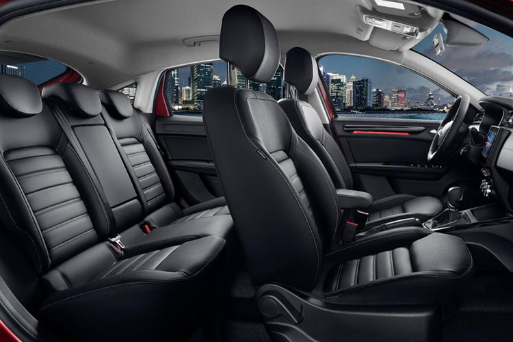 Thứ hai là động cơ 4 xi-lanh, tăng áp, dung tích 1,5 lít, sản sinh công suất tối đa 148 mã lực, kết hợp với hộp số X-Tronic CVT. Động cơ này có thể kết hợp với hệ dẫn động 1 cầu hoặc 2 cầu.