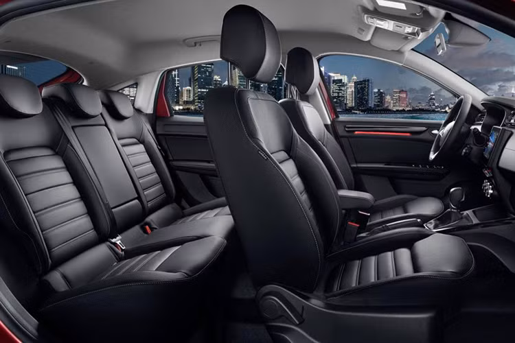 Thứ hai là động cơ 4 xi-lanh, tăng áp, dung tích 1,5 lít, sản sinh công suất tối đa 148 mã lực, kết hợp với hộp số X-Tronic CVT. Động cơ này có thể kết hợp với hệ dẫn động 1 cầu hoặc 2 cầu.