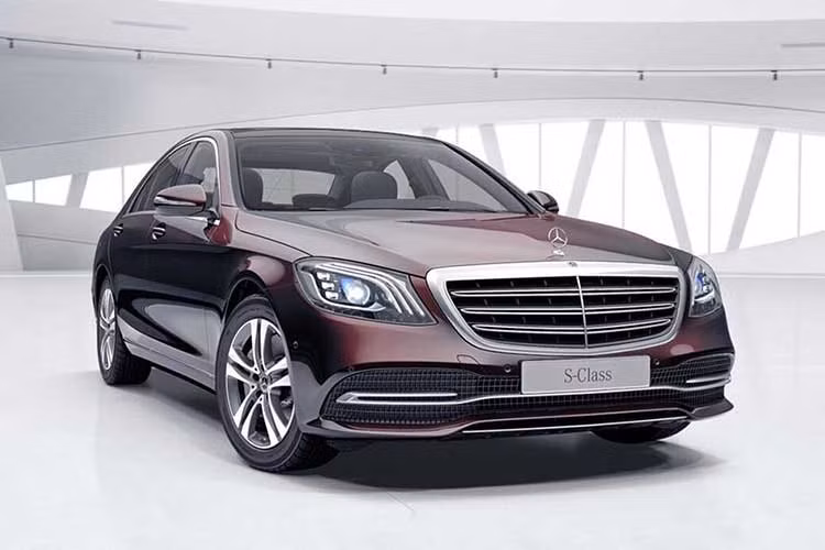 Phiên bản S-Class 2018 ra mắt toàn cầu tại triển lãm ôtô Thượng Hải (Auto Shanghai 2017) diễn ra ở Trung Quốc hồi tháng 4/2017, với rất nhiều nâng cấp, sáng tạo về công nghệ trang bị, tiện nghi, động cơ mới...