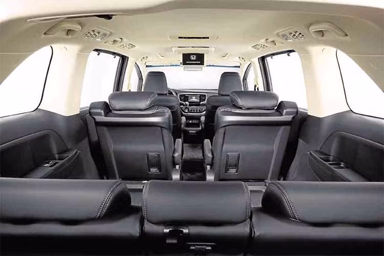 Trái tim của Odyssey tiêu chuẩn là khối động cơ V6 dung tích 3,5 lít sản sinh công suất tối đa 280 mã lực, đi kèm với đó là hộp số tự động 9 cấp. Trong khi đó, hai biến thể cao cấp hơn là Touring và Elite lại sử dụng hộp số 10 cấp. Đáng tiếc là chiếc xe này không được cung cấp tùy chọn dẫn động 4 bánh AWD mà chỉ có hệ dẫn động cầu trước FWD.