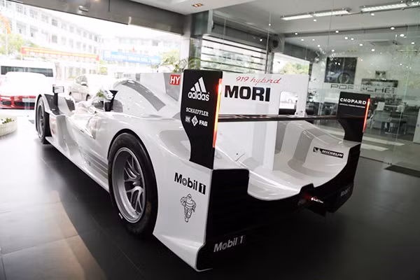 Dau gia tu thien phien ban trung bay Porsche 919 Hybrid-Hinh-2