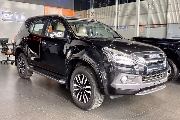 Isuzu mu-X tai Viet Nam 