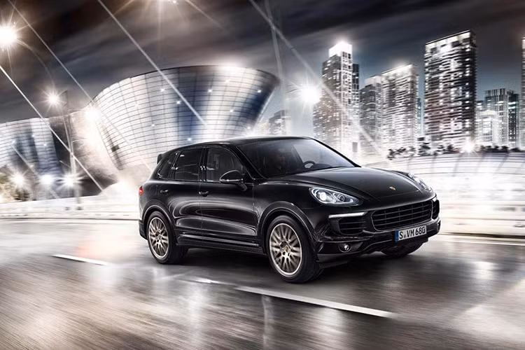 Được biết trong thời gian tới Porsche Việt Nam sẽ phân phối hai phiên bản Platinum của dòng xe Cayenne và Cayenne S tại Việt Nam với giá bán của Porsche Cayenne Platinum là 4,671 tỷ đồng và của Porsche Cayenne S Platinum là 5,771 tỷ đồng.