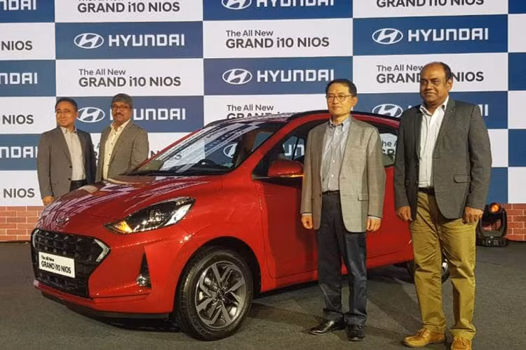 Hôm nay 20/8, hãng xe ôtô Hàn Quốc - Hyundai vừa chính thức giới thiệu tới thị trường Ấn Độ thế hệ thứ 3 của dòng xe cỡ nhỏ ăn khách Grand i10. So với phiên bản hiện tại, Hyundai Grand i10 Nios mới sở hữu rất nhiều thay đổi đáng giá từ thiết kế nội ngoại thất tới các trang bị theo xe.