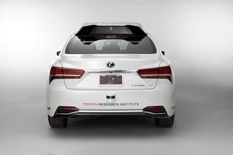 Guardian là chế độ cơ bản vẫn cần can thiệp của người lái chứ không thay thế hoàn toàn. Hãng xe Nhật cũng không tiết lộ nhiều chi tiết tại CES 2019 nhưng có vẻ Guardian là hệ thống lái bán tự động được trang bị nhiều công nghệ trợ lái nâng cao.