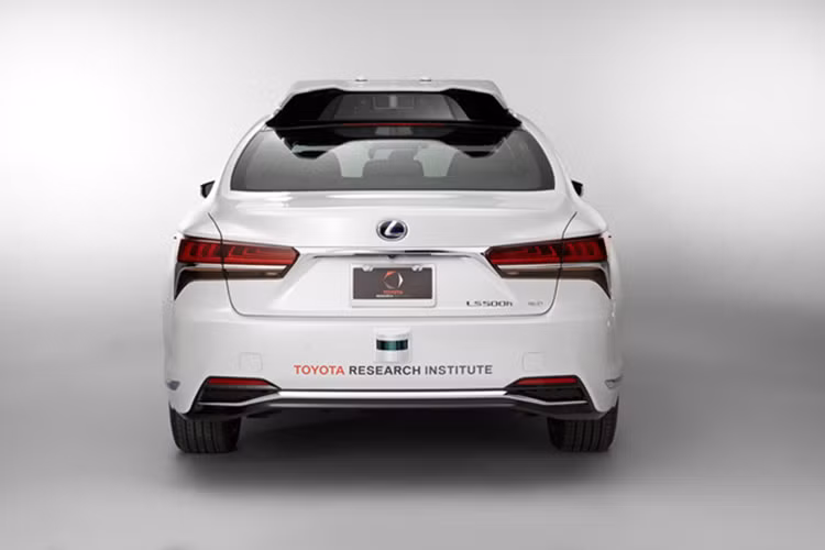 Guardian là chế độ cơ bản vẫn cần can thiệp của người lái chứ không thay thế hoàn toàn. Hãng xe Nhật cũng không tiết lộ nhiều chi tiết tại CES 2019 nhưng có vẻ Guardian là hệ thống lái bán tự động được trang bị nhiều công nghệ trợ lái nâng cao.