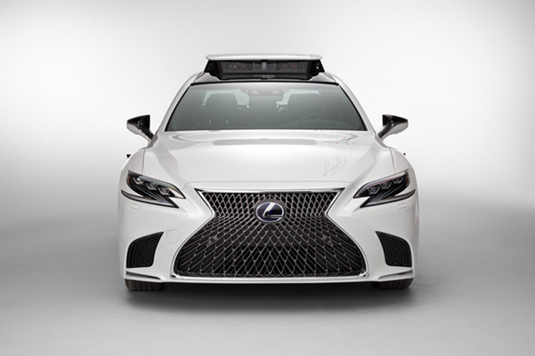 Tại triển lãm công nghệ CES 2019, bộ phận Toyota Research Institute sẽ trình diễn mẫu thử nghiệm P4, xe tự lái Lexus LS công nghệ cao được trang bị công nghệ tự hành kiểu mới. P4 có hai chế độ tự hành riêng biệt: Guardian và Chauffeur.