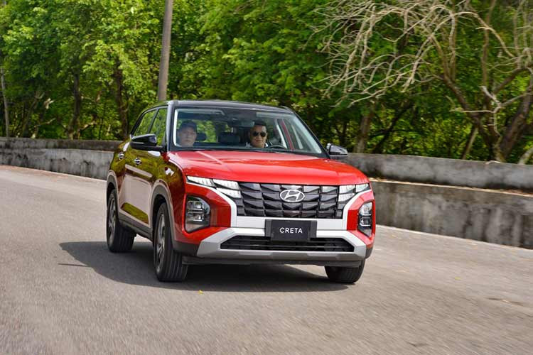 Mẫu SUV cỡ B của Hyundai đứng vị trí thứ 7 trong top 10 xe ăn khách của tháng với 1.235 xe bán ra trong tháng 10/2023, tăng hơn 28% so với tháng trước đó. Tính từ đầu năm 2023 đến nay, Hyundai Creta có 7.548 xe bàn giao đến khách hàng.