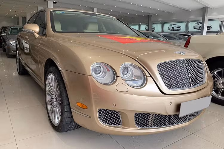 Hiện chưa rõ mức giá bán xe sang Bentley Continental Flying Spur Speed này, tuy nhiên, những chiếc Continental Flying Spur Speed trước đó đã được rao bán dao động từ 3,2 đến 5,3 tỷ đồng. Lúc mới về nước, mẫu xe siêu sang này có giá không dưới 10 tỷ đồng.