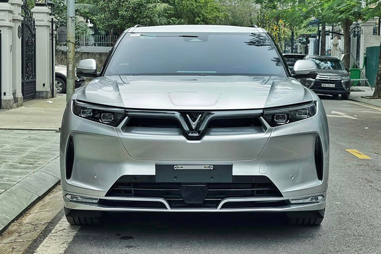 Rõ ràng, với một chiếc xe lướt cao cấp như VinFast VF9, mức lỗ trên vẫn được coi là thấp sau khi đã đăng ký và ra biển. Đây là cơ hội tốt để người dùng tiết kiệm một khoản chi phí lớn khi muốn trải nghiệm VinFast VF9 lướt đầu tiên này.