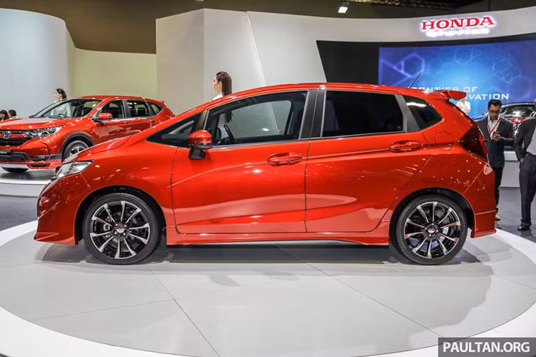 Honda Jazz độ Mugen được ra mắt công chúng Malaysia lần đầu tiên thông qua triển lãm Malaysia Autoshow hồi tháng 3 và ngay lập tức đã thu hút sự quan tâm của giới truyền thông trong và ngoài nước.