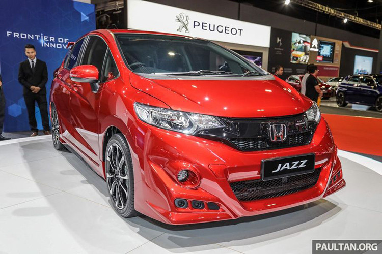 Mẫu xe ôtô Honda Jazz vốn là cái tên không mấy xa lạ đối với các tín đồ của xe đô thị cỡ nhỏ. Tuy nhiên, sau khi qua tay nhà độ lừng danh Mugen của Nhật Bản, Honda Jazz dường như "thay da đổi thịt" và trở nên mạnh mẽ, lực lưỡng gấp bội phần.