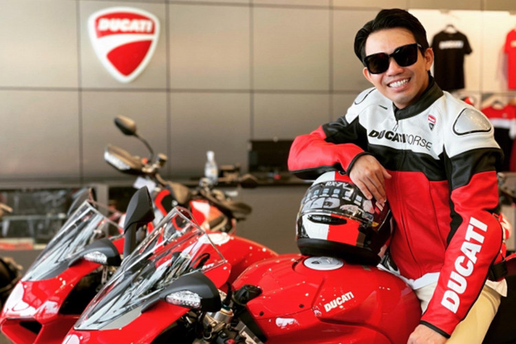 Về chiếc xe Ducati khủng nhất của Minh Nhựa sở hữu, cũng là chiếc xe 2 bánh đắt đỏ nhất tại Việt Nam này chính là Ducati Superleggera V4 mang số thứ tự 405/500 xe toàn cầu, con số 405 này có ý nghĩa rất lớn với sự phát triển của công ty gia đình Minh Nhựa.