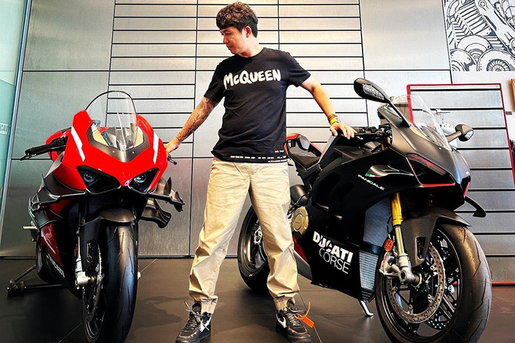 Việc Minh Nhựa mua Ducati Panigale V4 SP2 đã thu hút sự quan tâm của nhiều người. Tiếp theo là 1 chiếc xe Ducati Panigale V4 S có giá 945 triệu đồng.