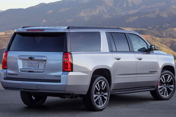 So với những chiếc Suburban thường khác, phiên bản RST Performance Package mới gần như không được thay đổi về ngoại thất. Phiên bản mới này được trang bị hệ thống treo từ trường Magnetic Ride Control giúp tăng tính thể thao và nhanh nhẹn cho chiếc SUV.