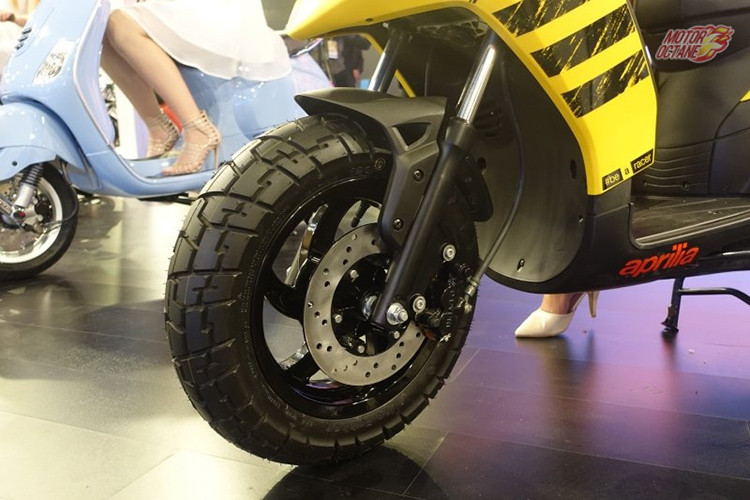 Xe sở hữu cặp bánh mâm hợp kim 12inch đi kèm lốp off-road rộng hơn đi kèm phanh đĩa trước. Hệ thống giảm xóc gồm phuộc nhún ống lồng lò xo trụ ở bánh trước và giảm xóc đơn đặt lệch cho bánh sau. Dung tích bình nhiên liệu là 6,5 lít, cốp xe thiết kế khá rộng và thêm nhiều tiện ích.