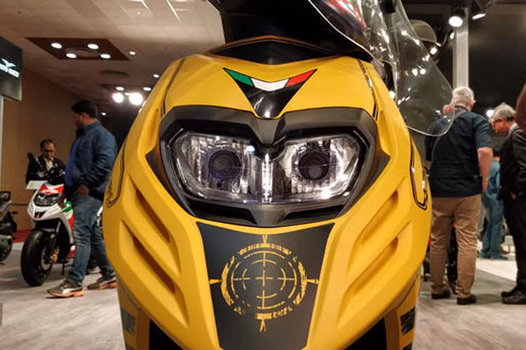 Theo các tiêu chuẩn an toàn mới tại Ấn Độ có hiệu lực từ ngày 1/4/2019, các mẫu xe 2 bánh có động cơ dung tích dưới 125 phân khối bắt buộc phải trang bị hệ thống phanh CBS. Đối với những xe trên 125 phân khối phải có hệ thống chống bó cứng phanh ABS dưới dạng tiêu chuẩn. Các tiêu chuẩn an toàn giao thông mới sẽ khiến các dòng xe này tăng giá bán.