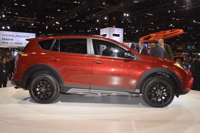 Phiên bản này sẽ được trang bị hệ thống kiểm soát móc kéo Trailer Sway Control (TSC), hỗ trợ khởi hành ngang dốc (HAC) và gói an toàn Toyota Safety Sense P (TSS P) gồm những công nghệ tiên tiến như cảnh báo tiền va chạm, chệch làn đường, đèn pha tự động phát triển trên nền tảng camera và radar sóng milimet.