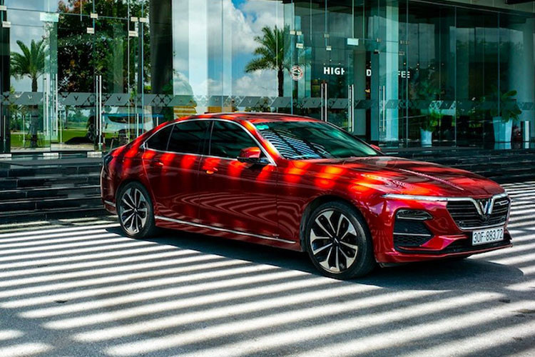 Hon 1.200 xe VinFast ban ra trong thang 8, Lux A2.0 dan dau