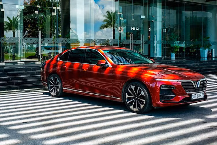 Hon 1.200 xe VinFast ban ra trong thang 8, Lux A2.0 dan dau