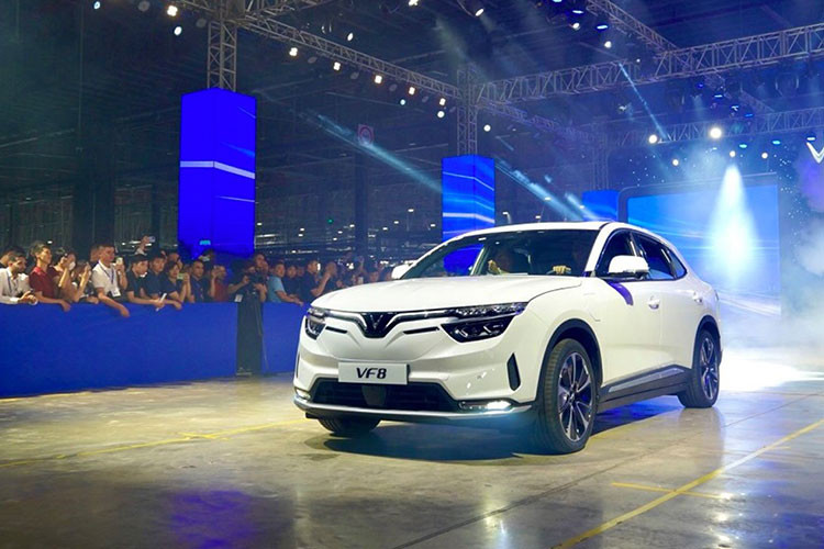Hon 1.200 xe VinFast ban ra trong thang 8, Lux A2.0 dan dau-Hinh-4