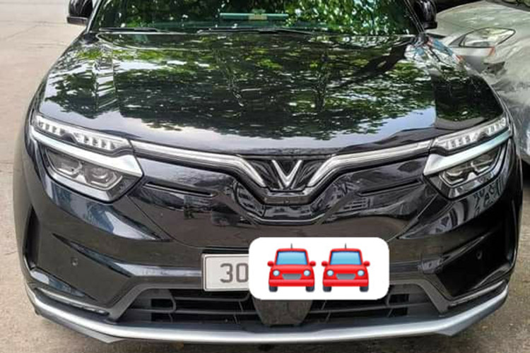 VinFast VF7 là mẫu xe thuần điện duy nhất trong phân khúc SUV cỡ C tại Việt Nam, đây cũng sản phẩm thương mại thứ tư được hãng ôtô Việt giới thiệu trong 2023, sau VF5, VF6 và VF9.