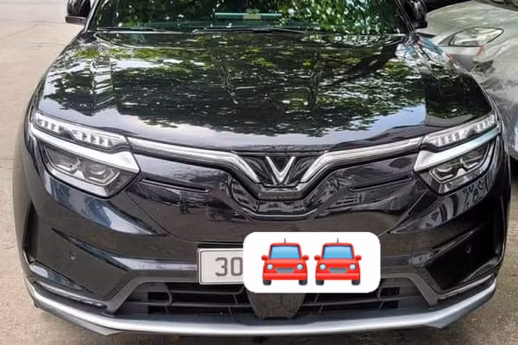 VinFast VF7 là mẫu xe thuần điện duy nhất trong phân khúc SUV cỡ C tại Việt Nam, đây cũng sản phẩm thương mại thứ tư được hãng ôtô Việt giới thiệu trong 2023, sau VF5, VF6 và VF9.