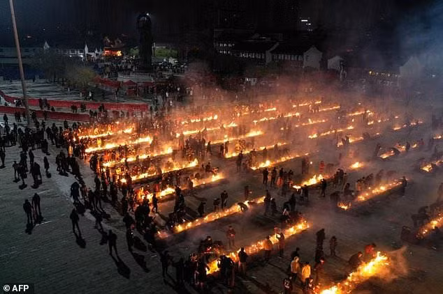 Trong văn hóa Trung Quốc, Thần Tài là vị thần cai quản nguồn tiền của, việc làm ăn. Do đó, nhiều người, nhất là những người làm kinh doanh, rất coi trọng ngày sinh của vị thần.