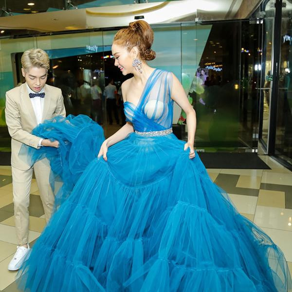 Loạt sao Việt hớ hênh, lộ nội y trước cả triệu người Loat sao Viet ho henh, lo noi y truoc ca trieu nguoi