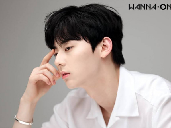 Một trong những cuốn sách Min Hyun thích nhất là A Piece of the Moon của Ha Hyun. Sau khi anh tiết lộ điều này, cuốn sách trở thành tác phẩm bán chạy. Tác giả Ha Hyun sau đó gửi lời cám ơn đến Min Hyun cũng như các fan của anh vì đã dành sự quan tâm, ủng hộ cho tác phẩm của ông.