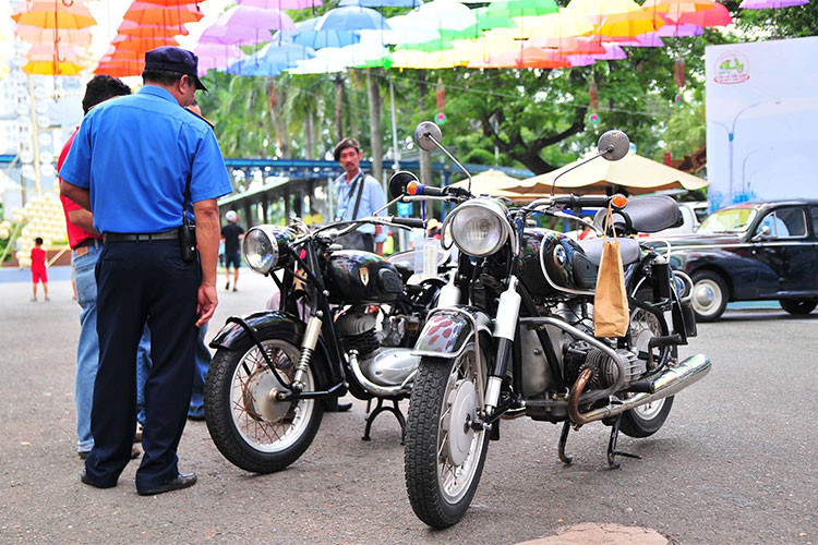 Mẫu xe BMW R60 cổ phát triển từ hình ảnh sidecar trải qua thời gian vẫn không lạc hậu, thậm chí đầy tinh tế và mê hoặc những tín đồ chơi xe