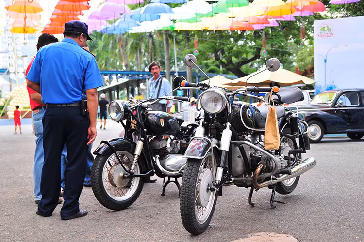 Mẫu xe BMW R60 cổ phát triển từ hình ảnh sidecar trải qua thời gian vẫn không lạc hậu, thậm chí đầy tinh tế và mê hoặc những tín đồ chơi xe