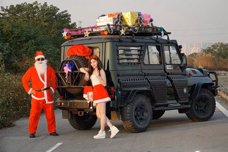 UAZ Hunter vẫn sử dụng động cơ xăng 2.7 L với lực mô-men xoắn lớn nhất 210 N.m, công suất cực đại 128 mã lực. Động cơ mới của UAZ Hunter cho phép sử dụng đến 90% lực mô-men xoắn khoảng từ 2.000 đến 4.500 v/p, kết hợp với hộp số sàn 5 tốc độ và chế độ cài cầu 4H, 4L.