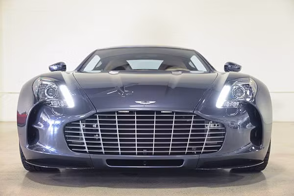 Floyd Mayweather tau hai sieu xe Pagani va Aston Martin-Hinh-2