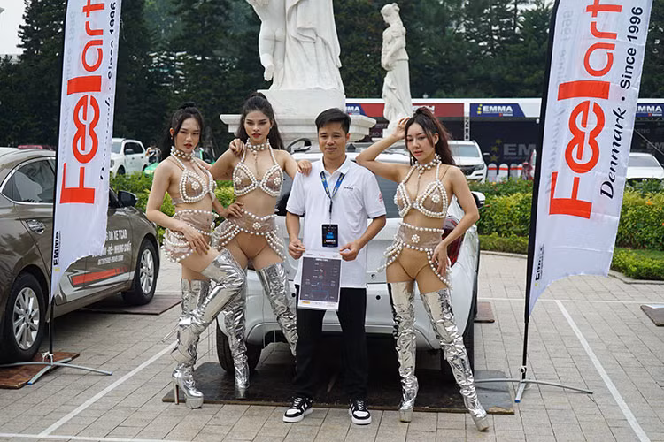 Theo phía BTC cho hay, mỗi hệ thống loa độ trên xe ôtô tham gia EMMA 2022 đều trị giá từ vài trăm triệu đồng đến hàng tỷ đồng. Ở một số hạng mục nhỏ, Ban tổ chức giới hạn số tiền đầu tư tối đa (tính theo Euro) để đảm bảo công bằng cho tất cả thí sinh.