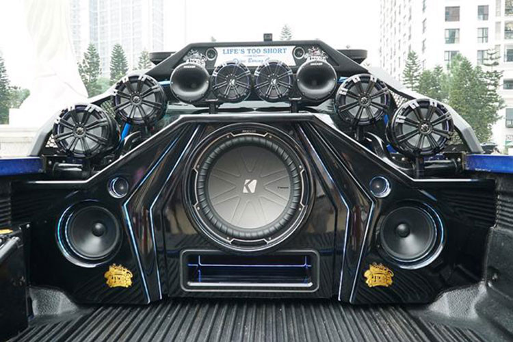 Giải thi đấu âm thanh xe hơi chuyên nghiệp EMMA (Hiệp hội âm thanh xe hơi châu Âu) đầu tiên dành cho người yêu âm thanh xe ôtô được thành lập từ năm 2000. Sứ mệnh của EMMA tạo ra sân chơi đánh giá chất lượng âm thanh bình đẳng trong và ngoài nước, thống nhất cả quy tắc, luật chấm điểm chất lượng âm thanh, tăng kiến thức về lắp đặt,…