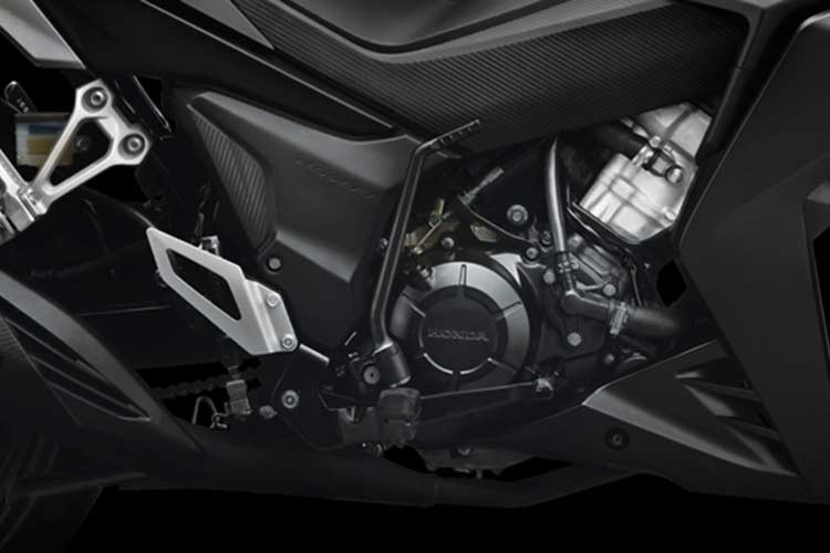 Xe sở hữu khối động cơ xy-lanh đơn, DOHC, phun xăng điện tử, làm mát bằng dung dịch, dung tích 149,1 cc. Kết hợp với hộp số 6 cấp, động cơ tạo ra công suất tối đa 15,4 mã lực tại vòng tua máy 9.000 vòng/phút và mô-men xoắn cực đại 13,5 Nm tại vòng tua máy 6.500 vòng/phút.