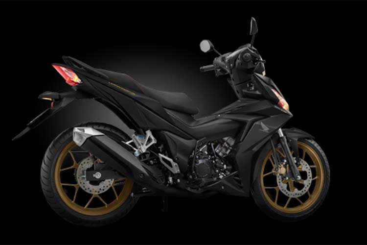 Phiên bản cao cấp Honda Winner 150 màu đen vàng đồng sẽ chính thức được bán ra tại các cửa hàng Bán xe và Dịch vụ do Honda Ủy nhiệm (HEAD) trên toàn quốc từ ngày 16/12 tới đây. Xe vẫn hưởng thời gian bảo hành 3 năm hoặc 30.000 km tùy điều kiện nào đến trước.