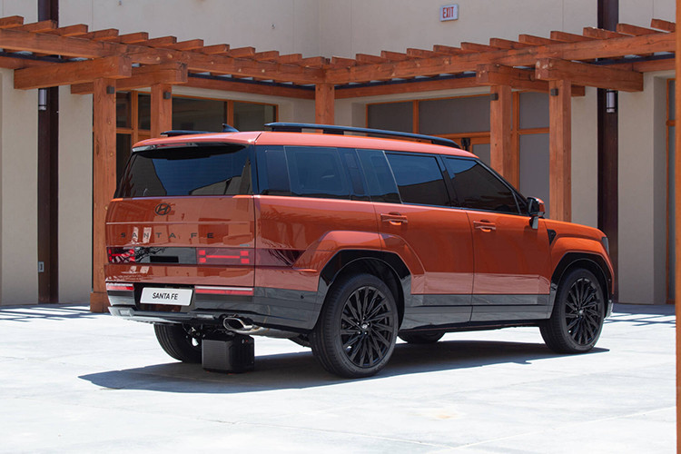 Tại thị trường Hàn Quốc, xe có 2 tùy chọn động cơ, đầu tiên là máy xăng GDI 4 xi-lanh, tăng áp, dung tích 2.5 lít, đi kèm hộp số tự động ly hợp kép 8 cấp. Thứ hai là hệ truyền động hybrid (HEV), bao gồm máy xăng 4 xi-lanh, tăng áp, dung tích 1.6 lít, mô-tơ điện và hộp số tự động 6 cấp. Cả hai loại động cơ này đều kết hợp với hệ dẫn động 1 cầu.