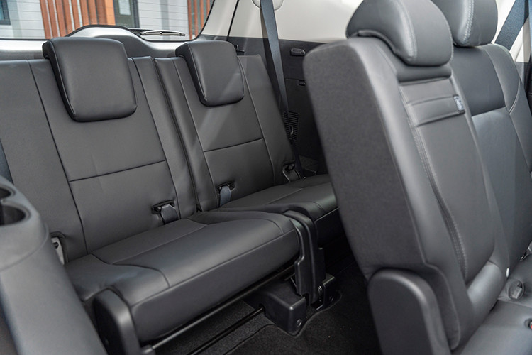 Hiếm có mẫu SUV nào sở hữu nhiều công nghệ an toàn hàng đầu như Mitsubishi Pajero Sport hiện tại, gói an toàn mới được bổ sung trên chiếc SUV đời 2020 này bao gồm; 7 túi khí an toàn. Hệ thống cảnh báo và giảm thiểu va chạm phía trước (FCM). Hệ thống cảnh báo điểm mù (BSW) và hỗ trợ chuyển làn (LCA). Hệ thống cảnh báo phương tiện cắt ngang khi lùi xe (RCTA). Hệ thống chống tăng tốc ngoài ý muốn (UMS). Hệ thống ga tự động thích ứng (ACC)...